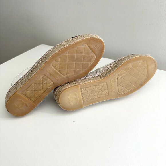 CHANEL Off-White Black Leather CC Logo Cap Toe Espadrille Flats Size 38 US 7.5 - Picture 13 of 13